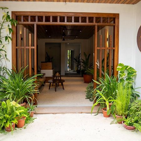 Отель Akiri Dhigurah Дигура Экстерьер фото